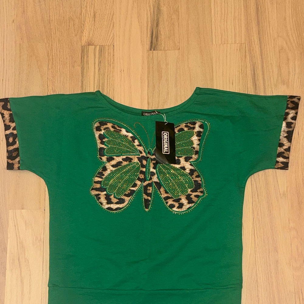 Green Butterfly Lounge Set with Leopard Accents - Picture 2 of 8